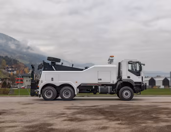 Iveco Trakker Hi-Land 420 with EMPL Bison Recovery body