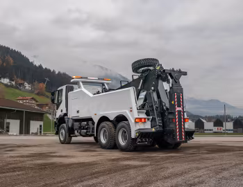 Iveco Trakker Hi-Land 420 with EMPL Bison Recovery body