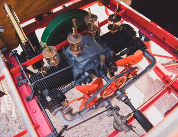 发动机舱 1909 Enger Model B High-Wheel Runabout