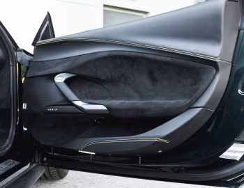 Интерьер Ferrari 296 GTS [UK-spec] (F171) '2022–н.в.