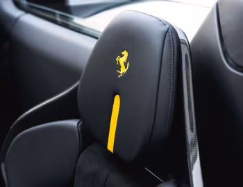Интерьер Ferrari 296 GTS [UK-spec] (F171) '2022–н.в.