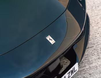 Логотип Ferrari 296 GTS [UK-spec] (F171) '2022–н.в.