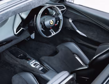Интерьер Ferrari 296 GTS [UK-spec] (F171) '2022–н.в.