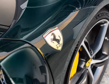Логотип Ferrari 296 GTS [UK-spec] (F171) '2022–н.в.