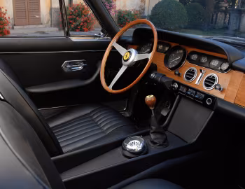 Интерьер Ferrari 330 GT 2+2 (Series II) '09.1965–07.1967