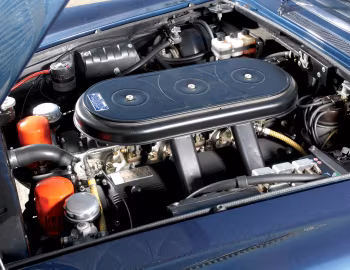 Sous la capuche Ferrari 330 GT 2+2 [UK-spec] (Series II) '1965–67