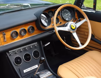 Interior Ferrari 330 GTS [UK-spec] '1966–68
