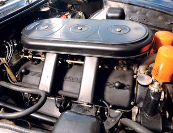 Под капотом Ferrari 365 GT 2+2 [UK-spec] '1968–71