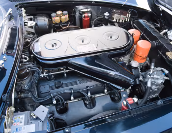 Bajo el capó Ferrari 365 GT 2+2 [North America] '1968–71
