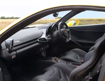 Интерьер Ferrari 458 Italia [UK-spec] '2010–15
