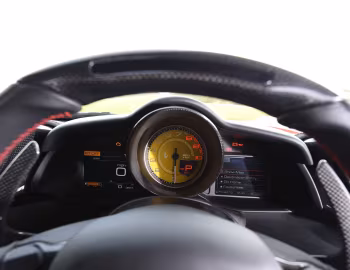 仪表台 Ferrari 488 GTB [UK-spec] '2015–19