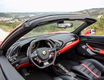 Интерьер Ferrari 488 Spider [Worldwide] '2015–19