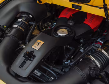 Sous la capuche Ferrari 488 Spider "Bold Yellow" (#226326) '2017