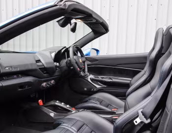 内饰 Ferrari 488 Spider [UK-spec] '2016–19