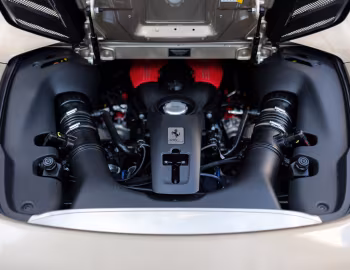 Sous la capuche Ferrari 488 Spider "Sleek Beauty" (#233572) '2018