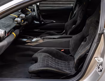 Интерьер Ferrari 812 Competizione [UK-spec] '2021–н.в.