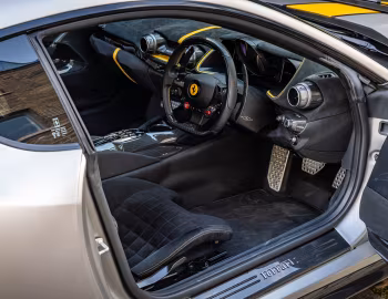 Интерьер Ferrari 812 Competizione [UK-spec] '2021–н.в.