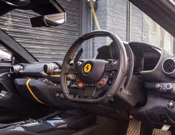 Интерьер Ferrari 812 Competizione [UK-spec] '2021–н.в.