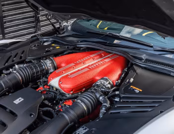 Под капотом Ferrari 812 Competizione [UK-spec] '2021–н.в.
