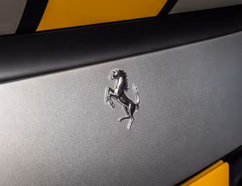 Логотип Ferrari 812 Competizione [UK-spec] '2021–н.в.