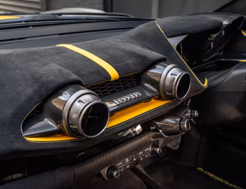 Интерьер Ferrari 812 Competizione [UK-spec] '2021–н.в.