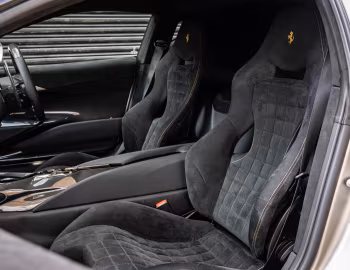 Интерьер Ferrari 812 Competizione [UK-spec] '2021–н.в.