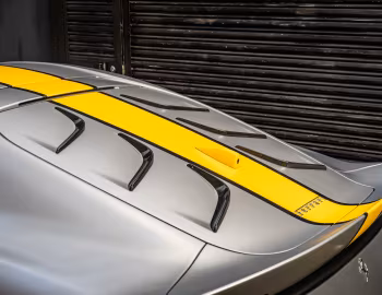 Ferrari 812 Competizione [UK-spec] '2021–н.в.