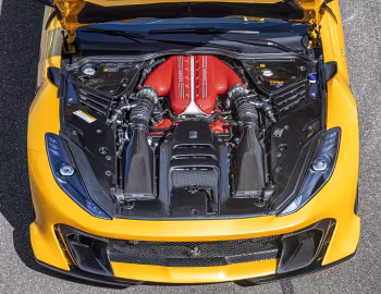 Sous la capuche Ferrari 812 Competizione [Worldwide] '2021–pr.