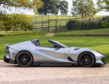 Ferrari 812 Competizione A [UK-spec] '2021–pr.