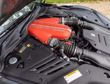 Sous la capuche Ferrari 812 Competizione A [UK-spec] '2021–pr.