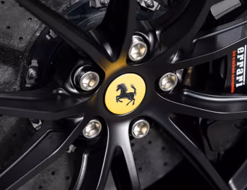 Ferrari 812 Competizione A [UK-spec] '2021–pr.