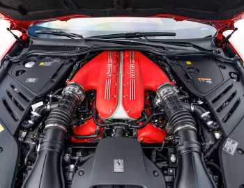 Sous la capuche Ferrari 812 Competizione A [North America] '2021–pr.