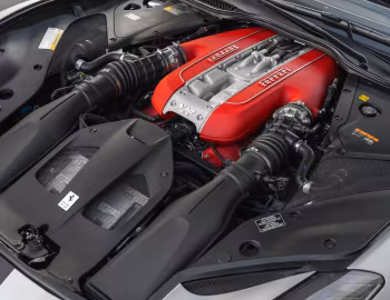 Sous la capuche Ferrari 812 GTS Tailor Made "inspired by raw aluminum" (#271222) '09.2021