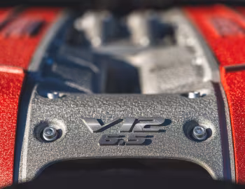 发动机舱 2021–24 Ferrari 812 GTS [North America] '2020–24