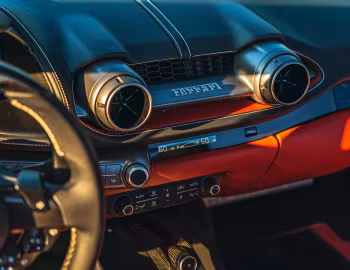 中控台 2021–24 Ferrari 812 GTS [North America] '2020–24