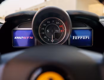 Tableau de bord Ferrari 812 GTS Tailor Made "inspired by metallic bronze hues" (#271948) '09.2021