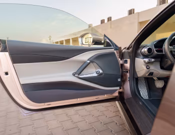Intérieur Ferrari 812 GTS Tailor Made "inspired by metallic bronze hues" (#271948) '09.2021
