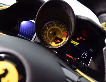 仪表台 Ferrari 812 Superfast [UK-spec] '2017–21