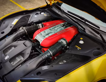 Sous la capuche Ferrari 812 Superfast Tailor Made "Tricolore" (#236573) '2018