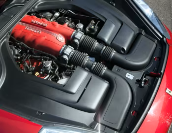 Bajo el capó Ferrari California 30 '2012–14