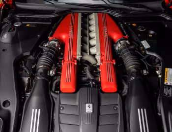 Sous la capuche Ferrari F12berlinetta "The Red Boxer" (#229974) '08.2017