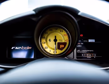 Камбінацыя прыбораў Ferrari F12tdf Tailor Made [UK-spec] '2016–17
