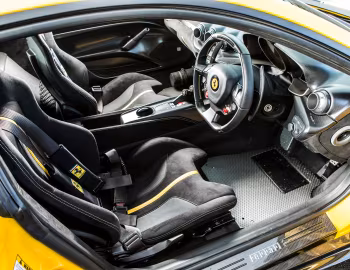 Інтэр'ер Ferrari F12tdf Tailor Made [UK-spec] '2016–17