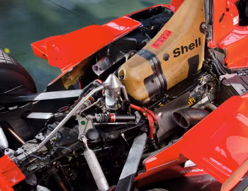 Sous la capuche Ferrari F300 (649) '1998