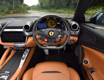 中控台 Ferrari GTC4Lusso [UK-spec] '2016–20