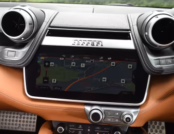 内饰 Ferrari GTC4Lusso [UK-spec] '2016–20