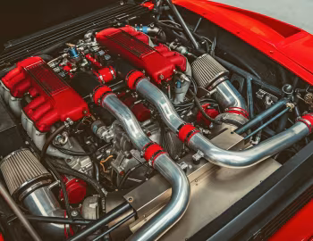 Sous la capuche Koenig Ferrari Testarossa Bi-Turbo '1985–91