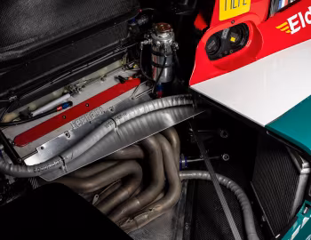 Sous la capuche Ferrari F333 SP (#023) '1998