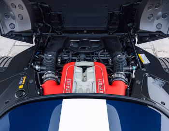 Sous la capuche Ferrari Monza SP2 Tailor Made "Tribute to 250 Testa Rossa 1958" (#263192) '2021
