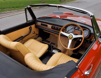 Interior Ferrari 275 GTS [UK-spec] '1965–66